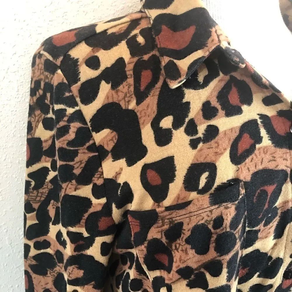 NWT Almost Famous Tiger Print Button Down Top - Picture 4 of 12
